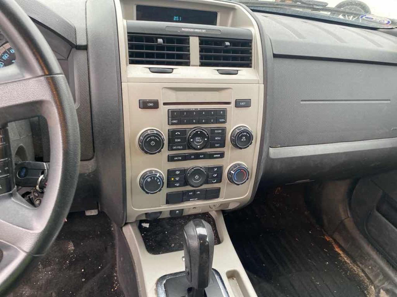 2010 Ford Escape XLT - Photo #10