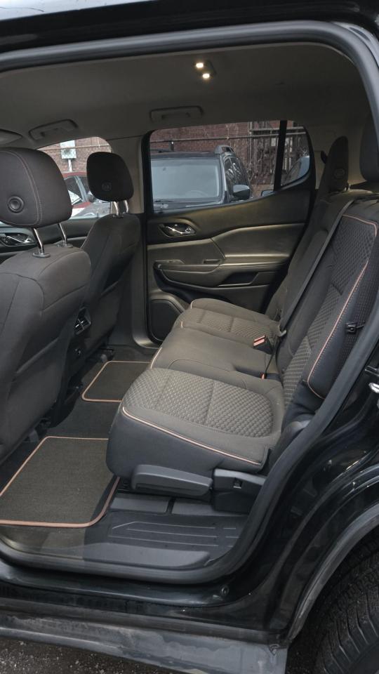 2017 GMC Acadia SLE - Photo #11