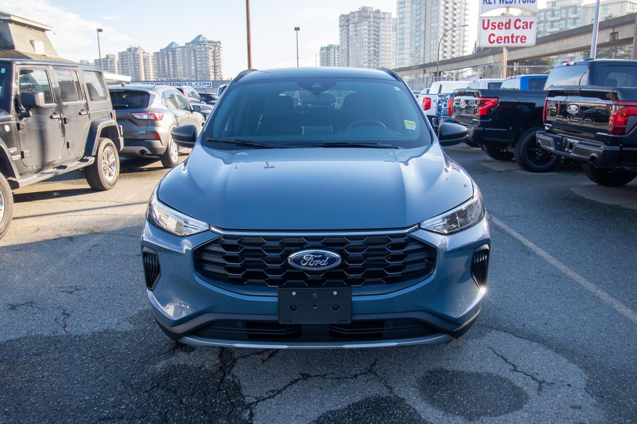 2026 Ford Escape ST-Line AWD Hybrid Photo2