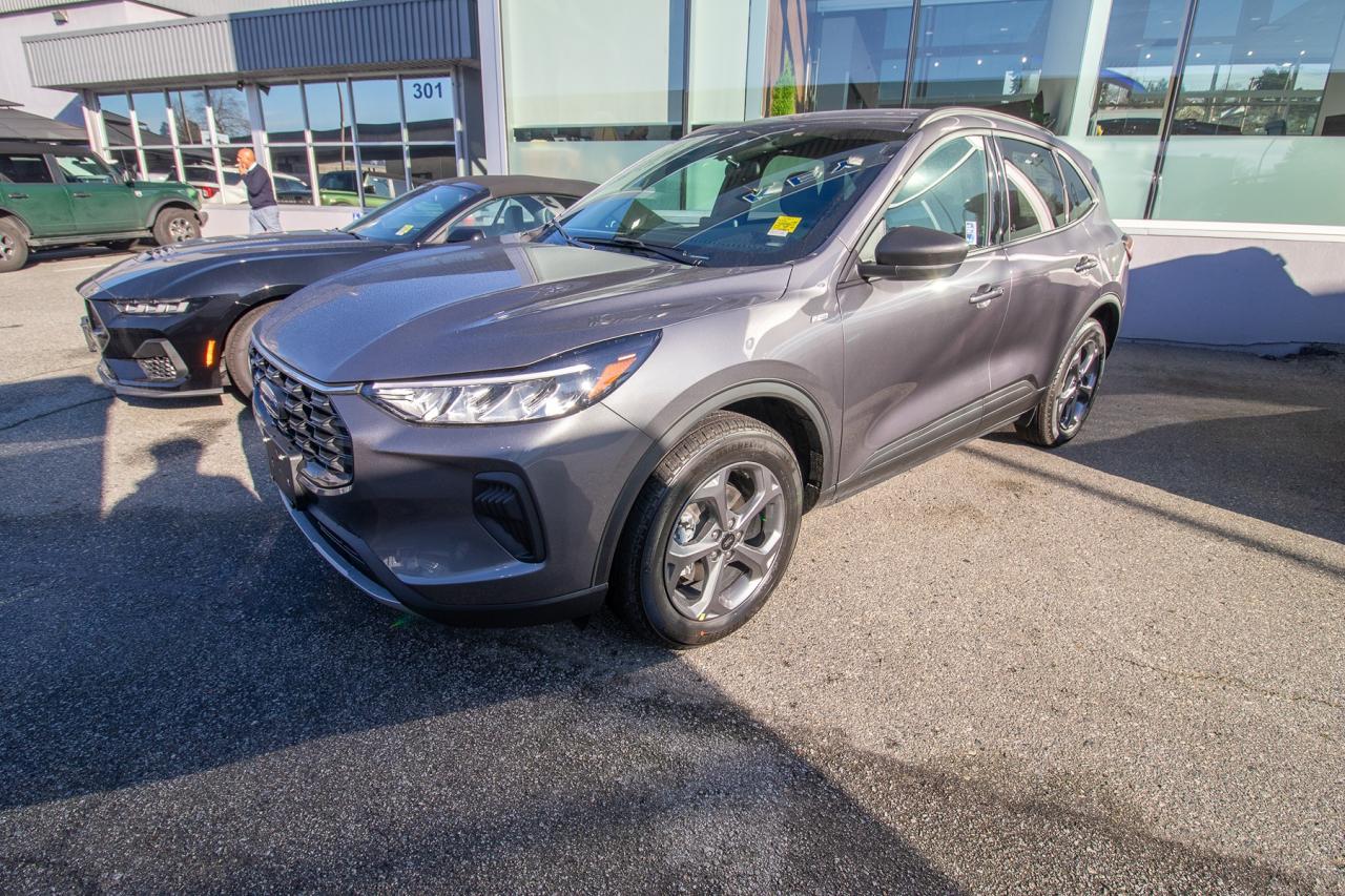 2026 Ford Escape ST-Line AWD Hybrid Photo1