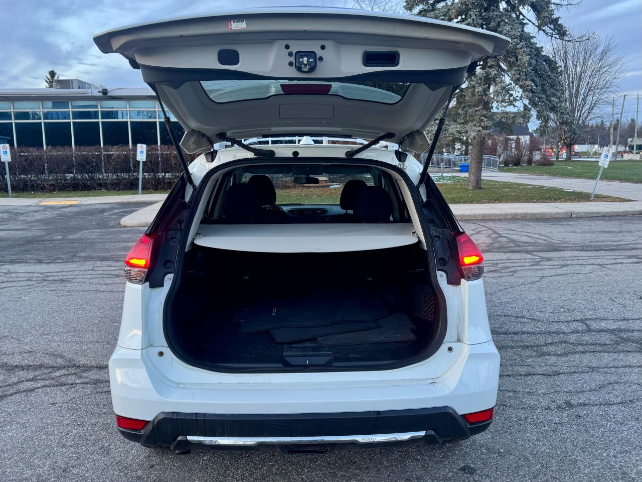 2017 Nissan Rogue AWD 4dr SV - Photo #5