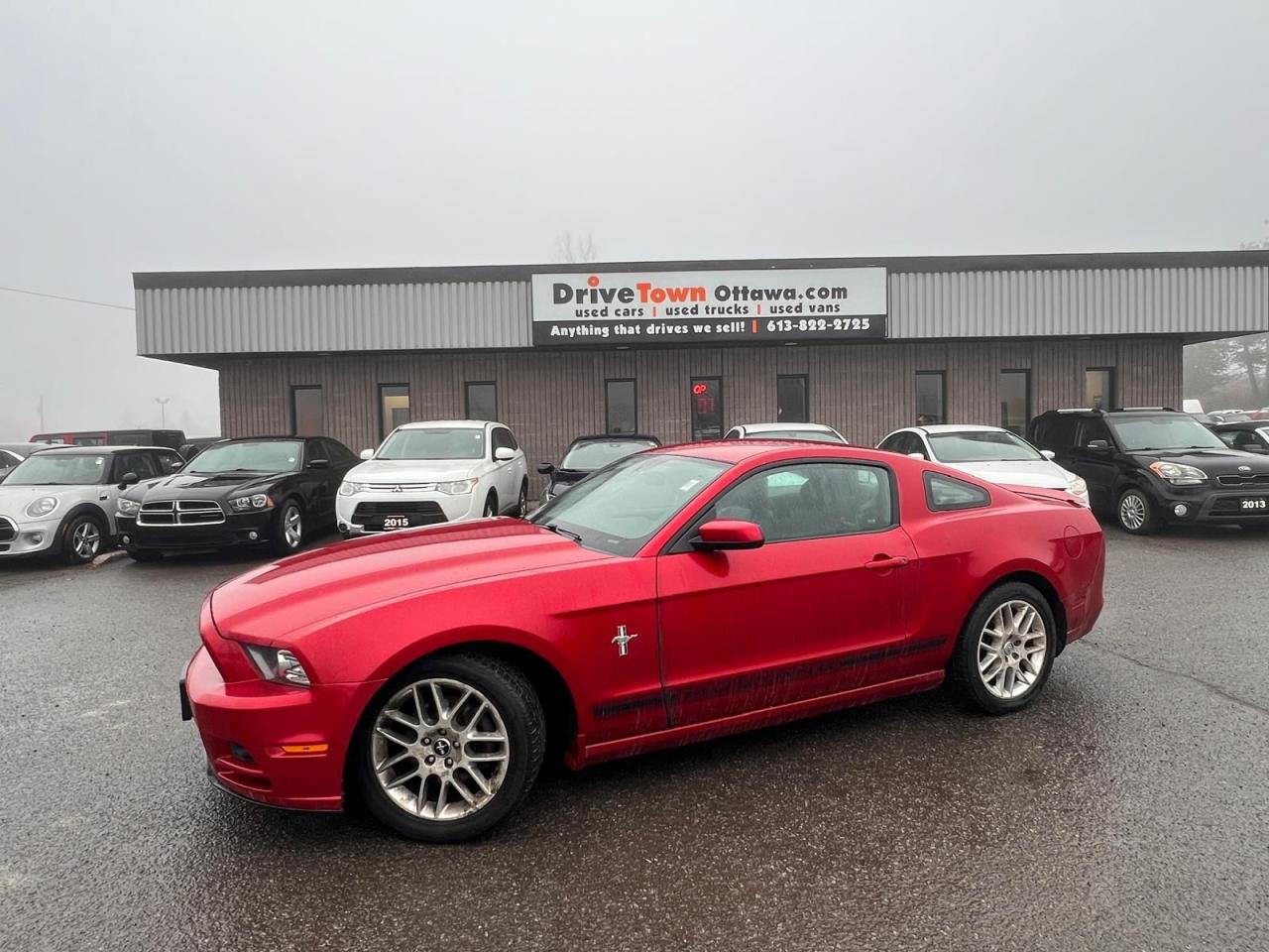 2013 Ford Mustang V6 Premium - Photo #2