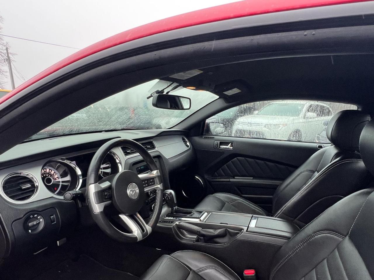 2013 Ford Mustang V6 Premium - Photo #9