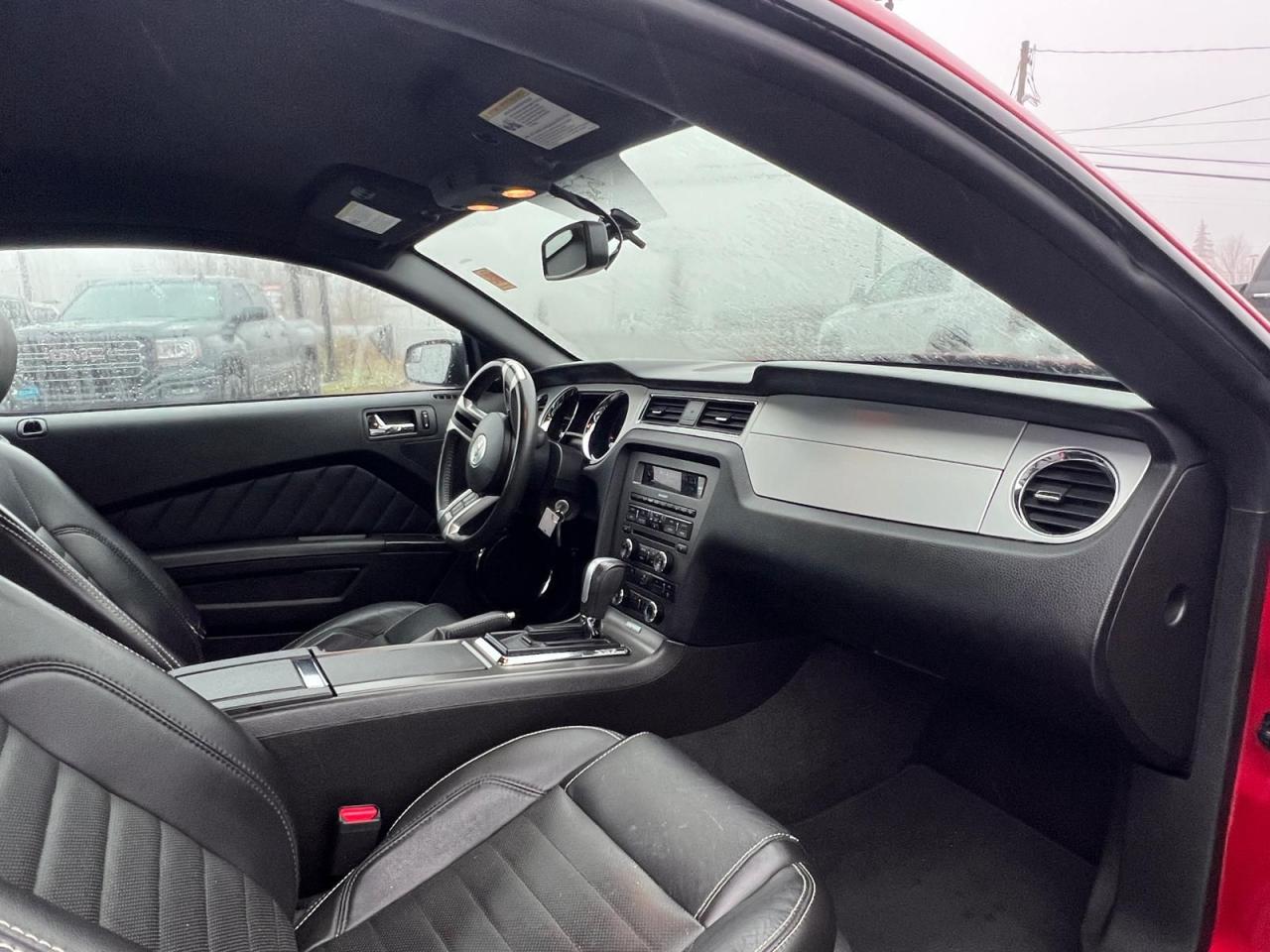 2013 Ford Mustang V6 Premium - Photo #10