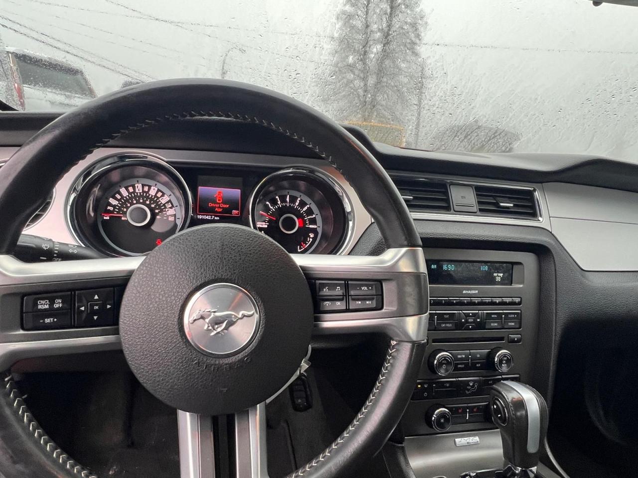 2013 Ford Mustang V6 Premium - Photo #12