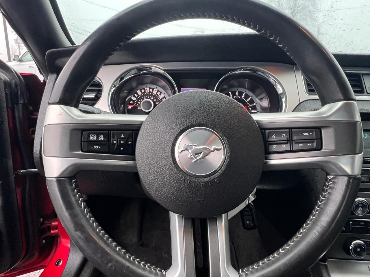 2013 Ford Mustang V6 Premium - Photo #13