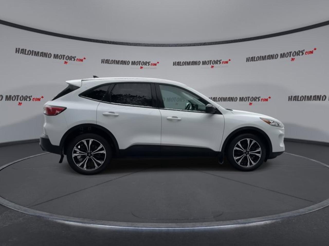 2022 Ford Escape SE | Remote Start | Heated Seats | Heated Steering Wheel Photo