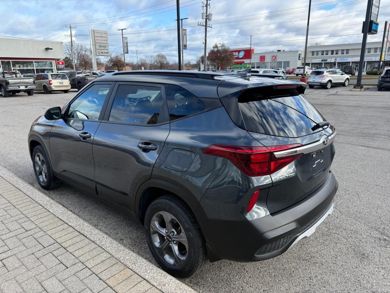 2021 Kia Seltos LX Photo4