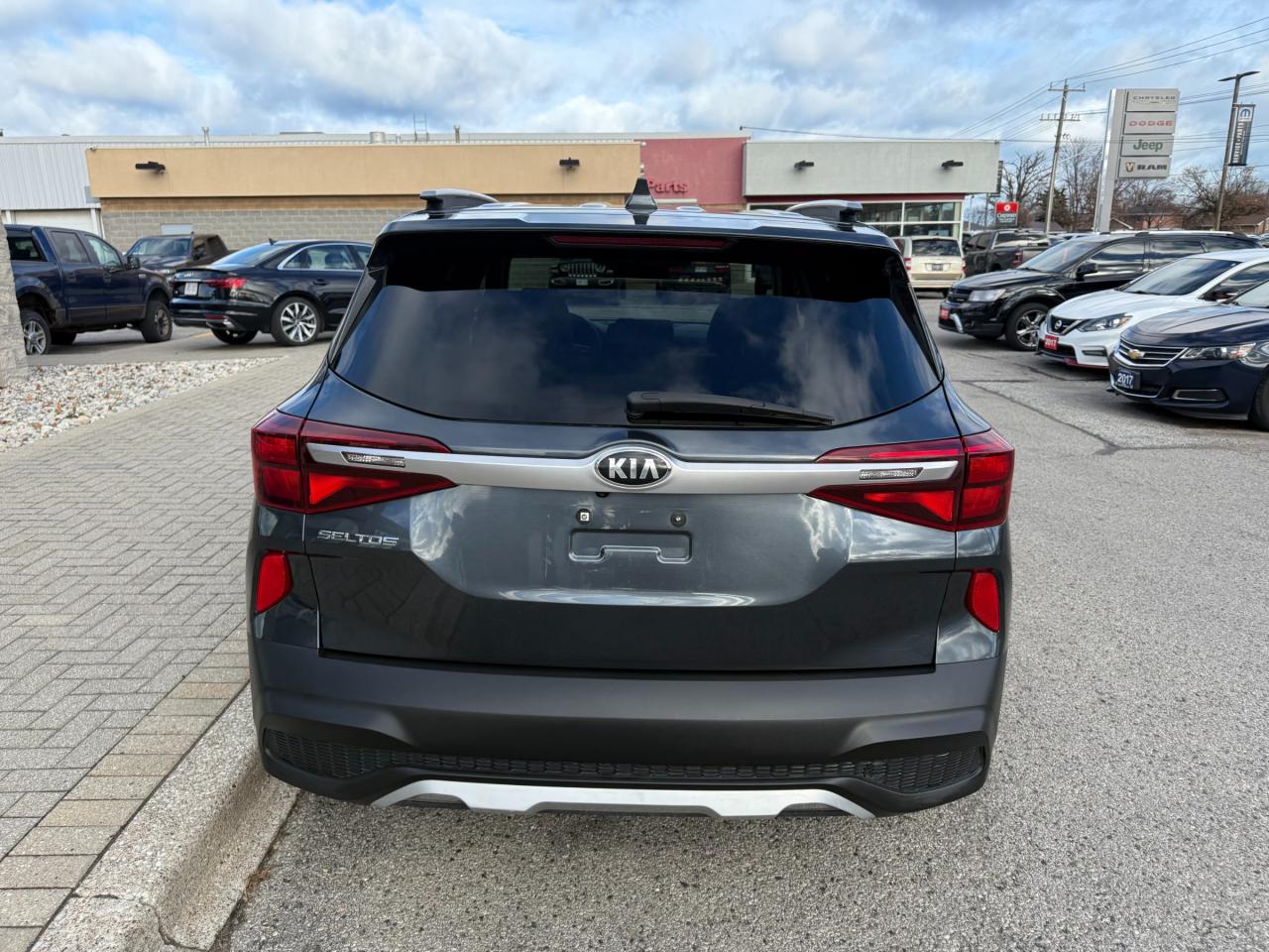 2021 Kia Seltos LX Photo3