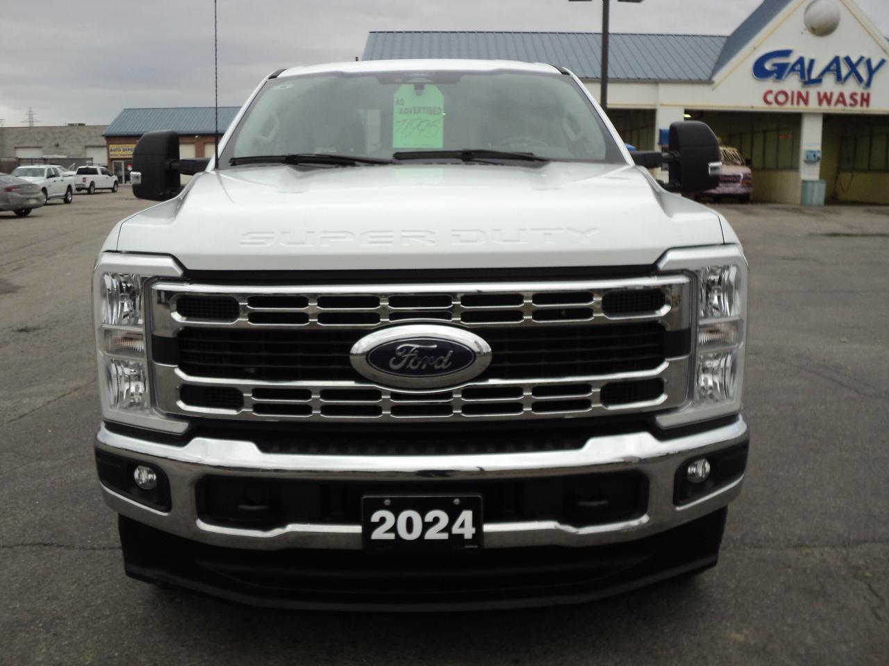 2024 Ford SUPER DUTY F-250 SRW XLT CrewCab 4WD 6.7L8cyl TurboDiesel 8' Box Photo3