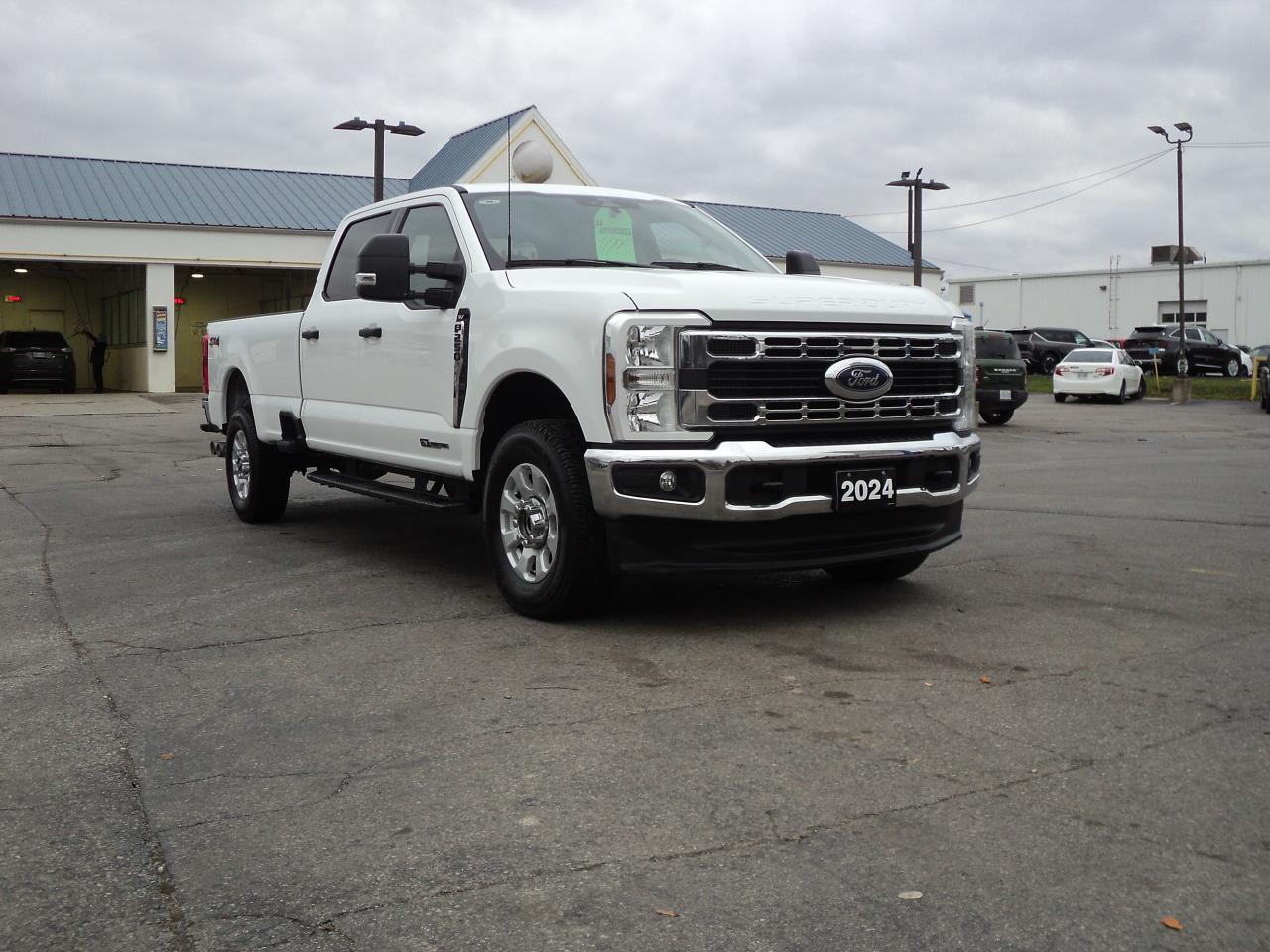 2024 Ford SUPER DUTY F-250 SRW XLT CrewCab 4WD 6.7L8cyl TurboDiesel 8' Box Photo4
