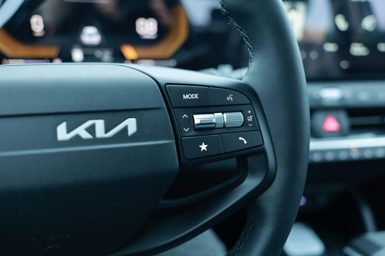 2025 Kia K4 EX FWD Photo