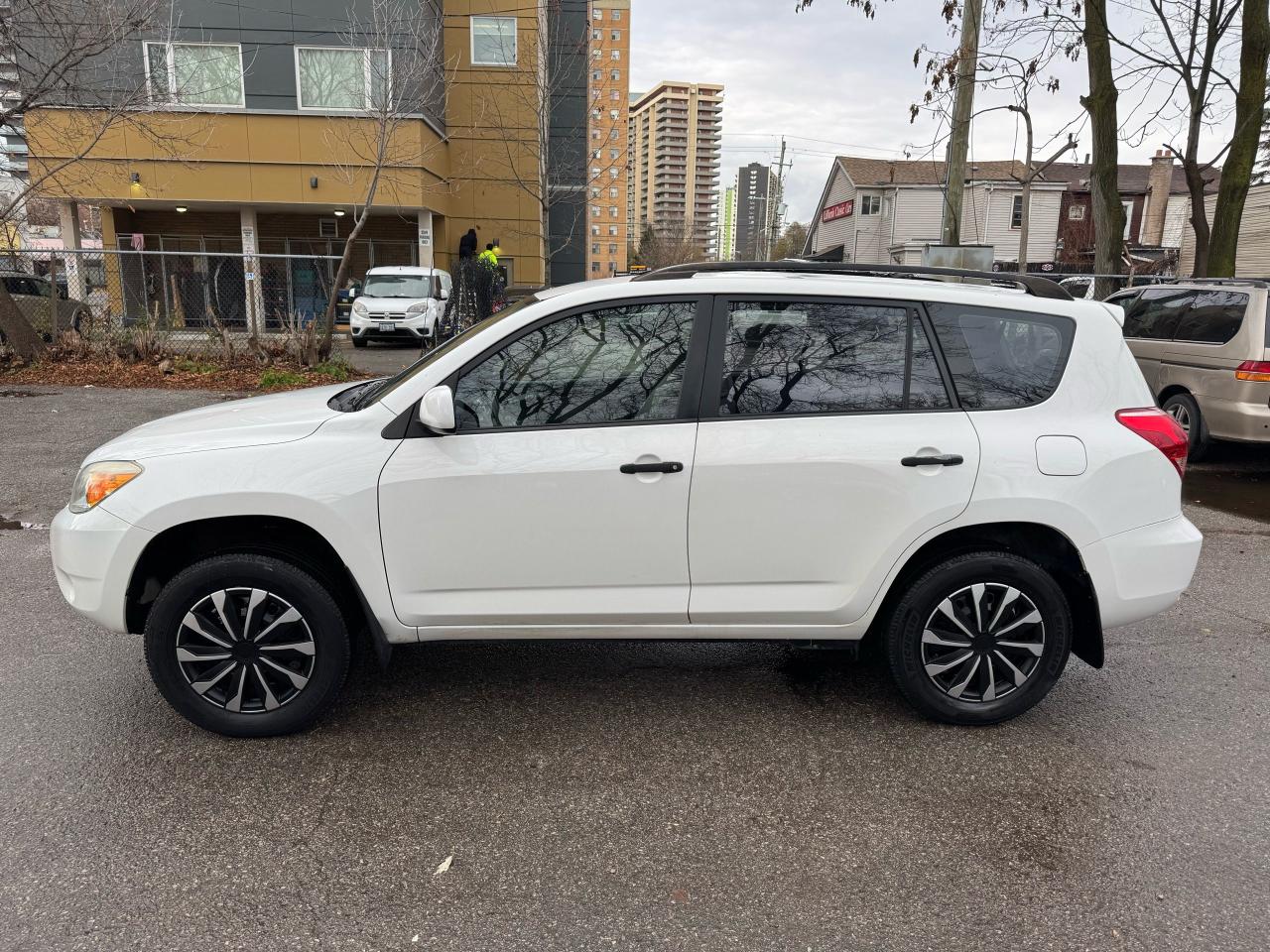 2008 Toyota RAV4 - 4WD - Photo #2