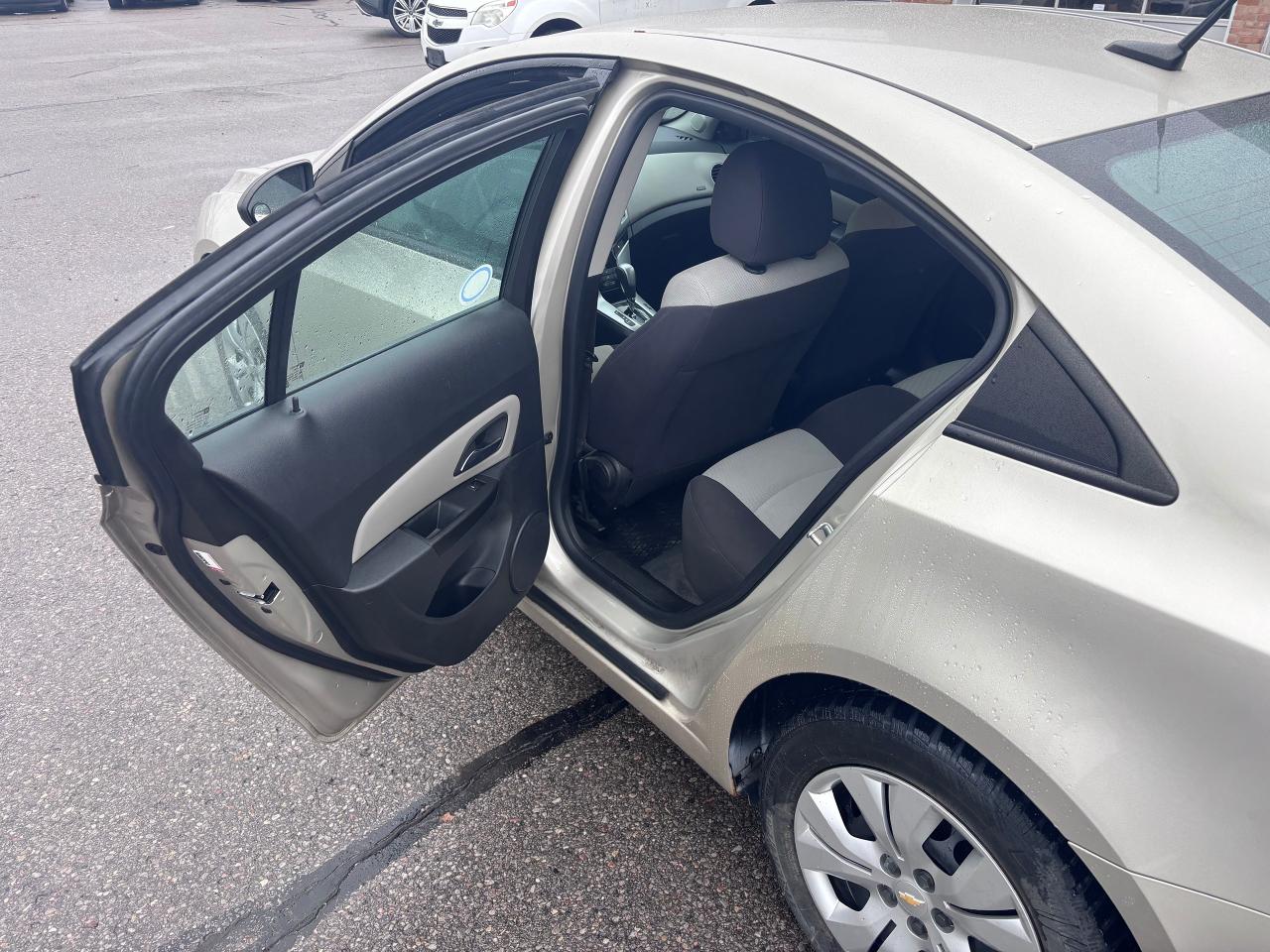 2013 Chevrolet Cruze LS GREAT WINTER CAR - Photo #11