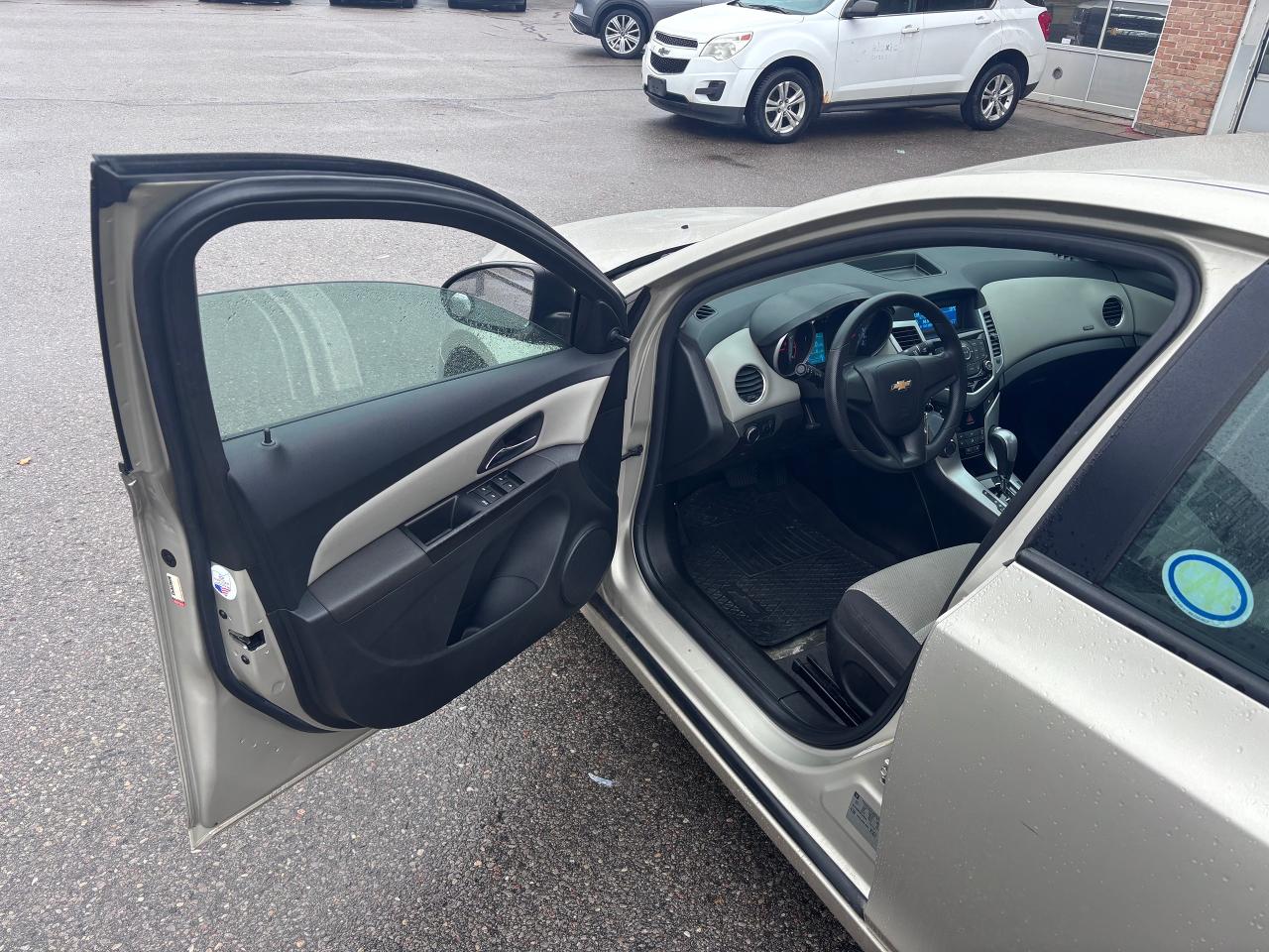 2013 Chevrolet Cruze LS GREAT WINTER CAR - Photo #13