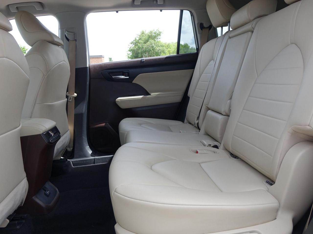 2021 Toyota Highlander XLE MODEL, AWD, 8 PASSENGER, LEATHER SEATS, SUNROO Photo35