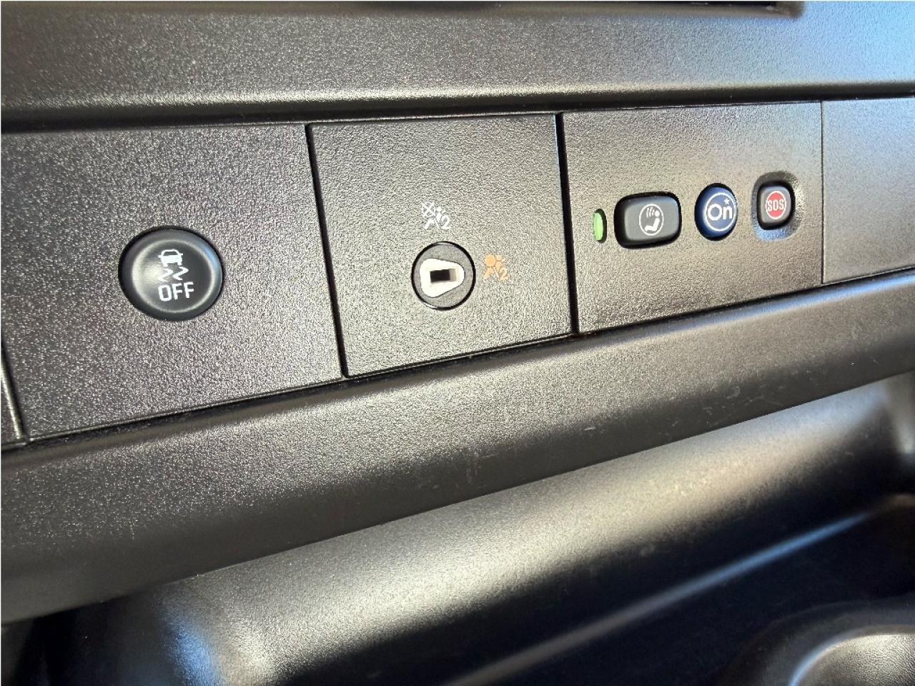 2023 GMC Savana 14 Foot Box! Rare CleanCarfax Warranty Ramp B.Cam Photo