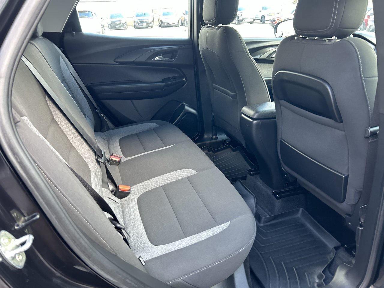 2021 Chevrolet TrailBlazer LS Low KM Rates from 4.99% Clean CarFax Photo