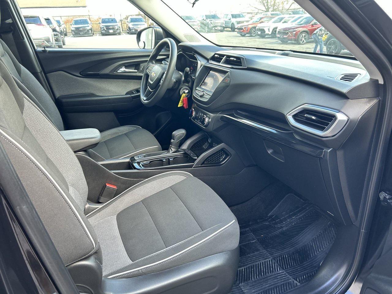 2021 Chevrolet TrailBlazer LS Low KM Rates from 4.99% Clean CarFax Photo