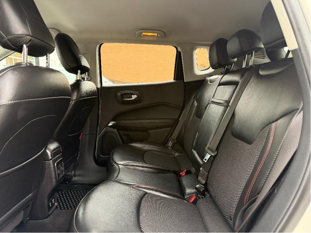 2019 Jeep Compass Trailhawk 4x4 Loaded Nav CarPlay CleanCarfax LowKM Photo