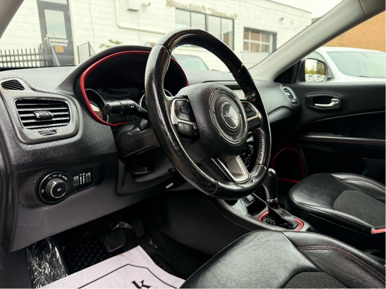 2019 Jeep Compass Trailhawk 4x4 Loaded Nav CarPlay CleanCarfax LowKM Photo