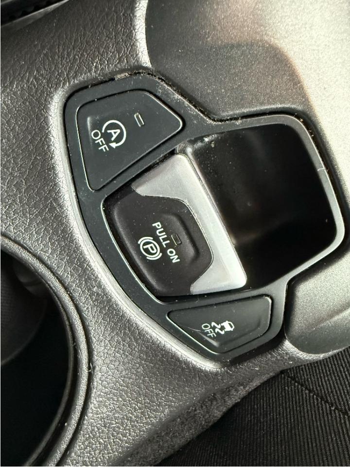 2019 Jeep Compass Trailhawk 4x4 Loaded Nav CarPlay CleanCarfax LowKM Photo