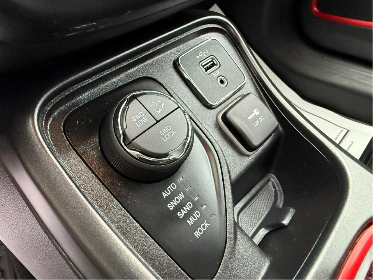 2019 Jeep Compass Trailhawk 4x4 Loaded Nav CarPlay CleanCarfax LowKM Photo