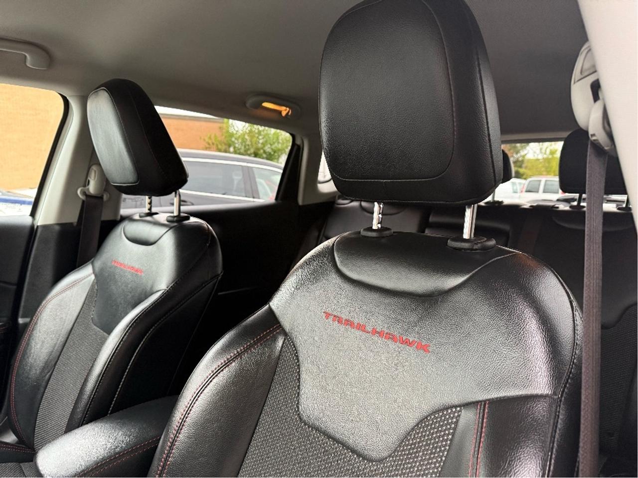 2019 Jeep Compass Trailhawk 4x4 Loaded Nav CarPlay CleanCarfax LowKM Photo