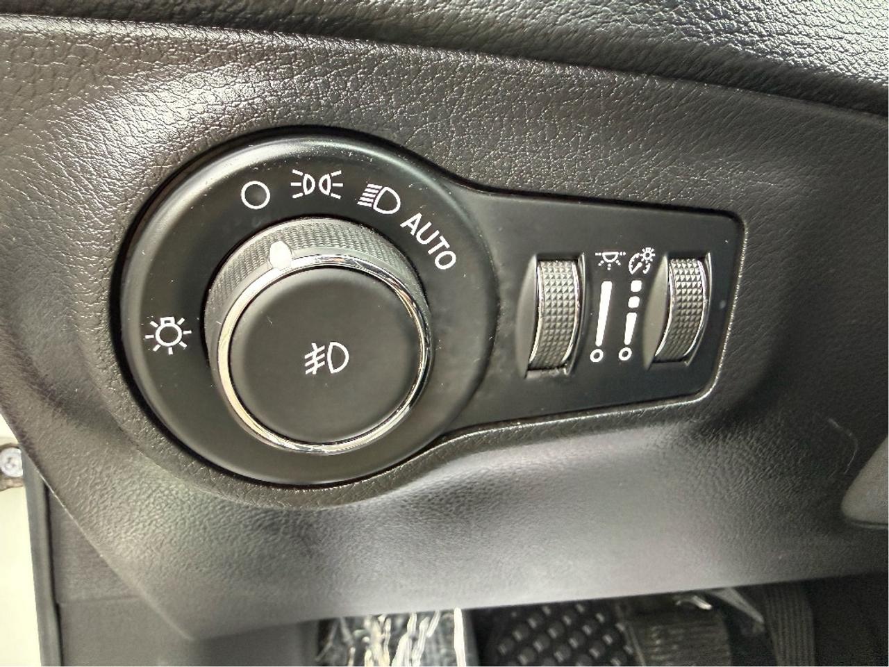 2019 Jeep Compass Trailhawk 4x4 Loaded Nav CarPlay CleanCarfax LowKM Photo