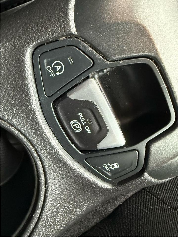 2019 Jeep Compass Trailhawk 4x4 Loaded Nav CarPlay CleanCarfax LowKM Photo