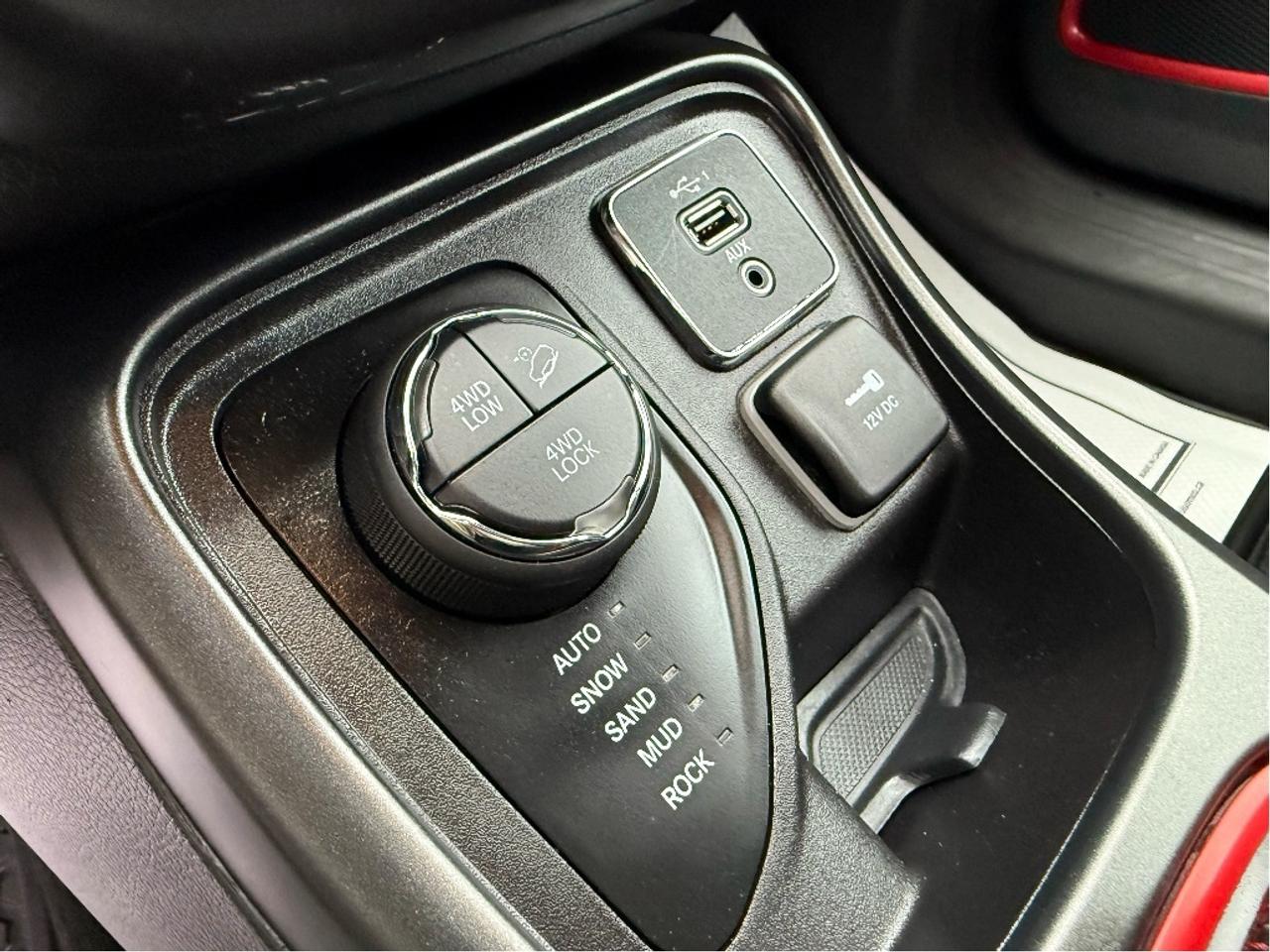 2019 Jeep Compass Trailhawk 4x4 Loaded Nav CarPlay CleanCarfax LowKM Photo