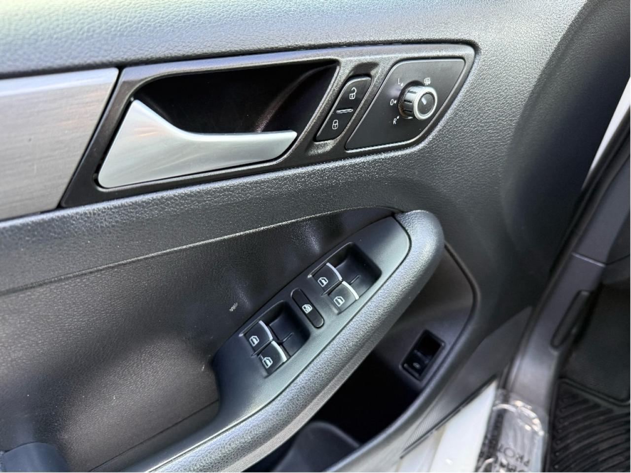 2014 Volkswagen Jetta Sedan TDI Fuel Effecient Diesel Engine Photo