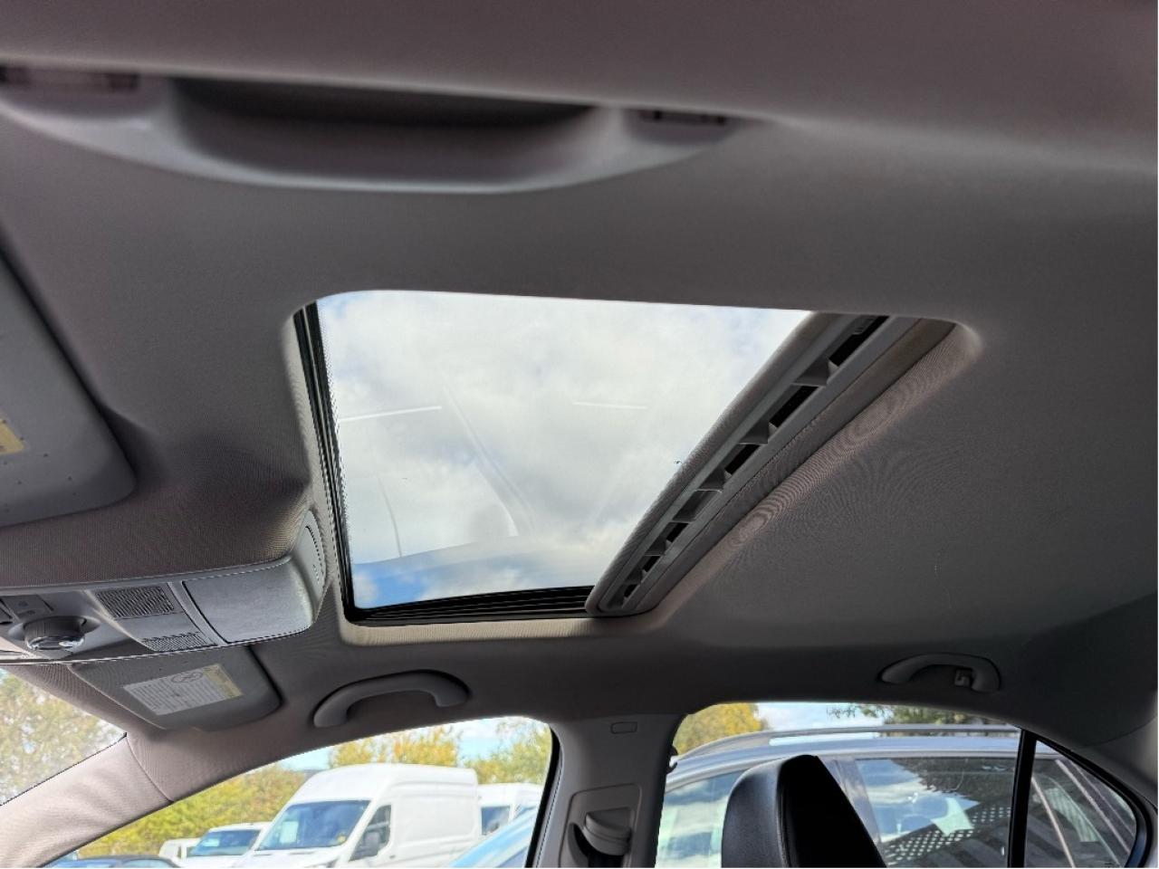 2014 Volkswagen Jetta Sedan TDI Fuel Effecient Diesel Engine Photo