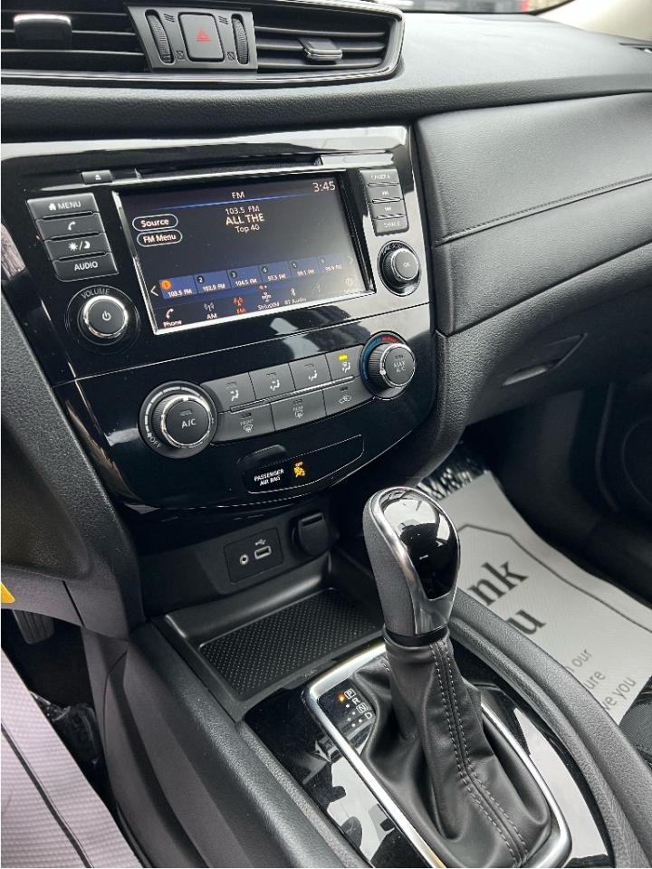 2018 Nissan Rogue Clean Carfax Certified Back Up Camera Bluetooth Photo