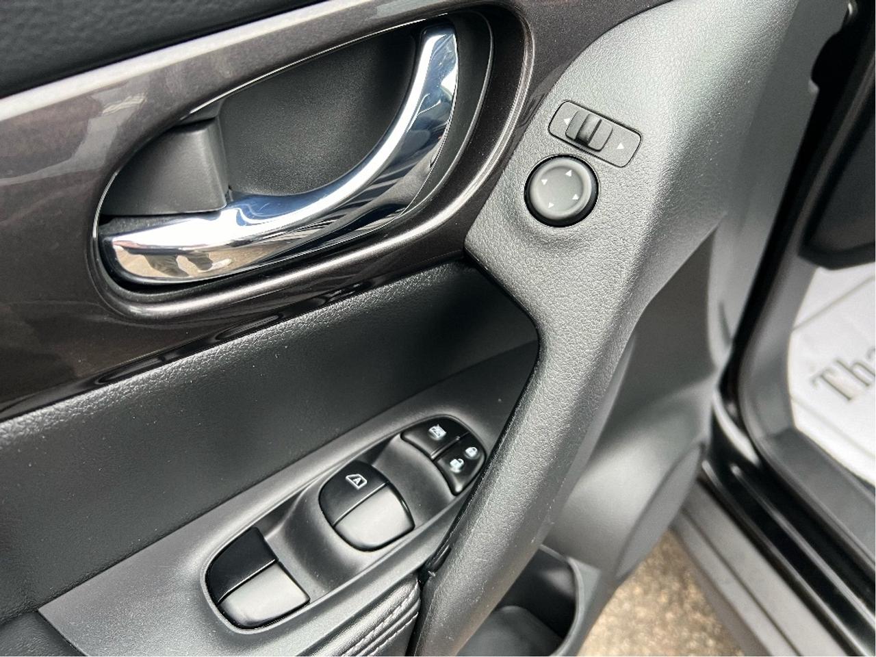 2018 Nissan Rogue Clean Carfax Certified Back Up Camera Bluetooth Photo