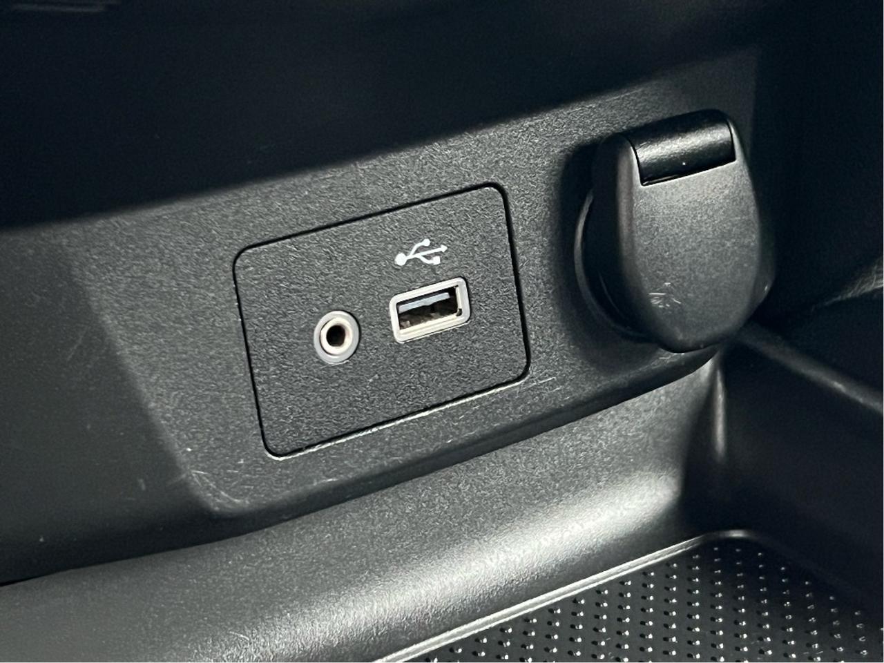 2018 Nissan Rogue Clean Carfax Certified Back Up Camera Bluetooth Photo