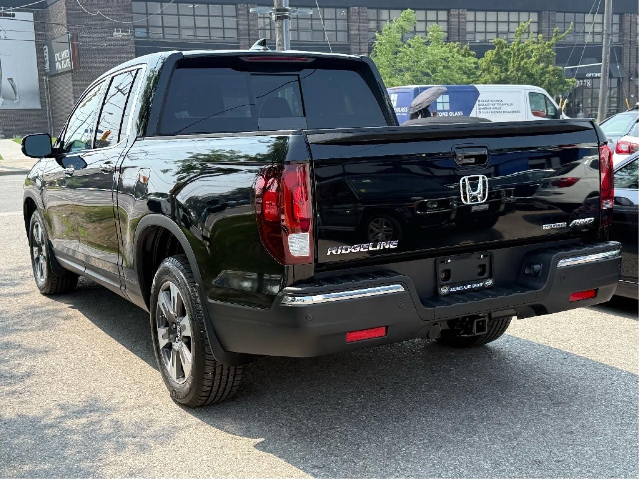 2017 Honda Ridgeline Touring CrewCab FullyLoaded DriveAssistPack LowKMs Photo3