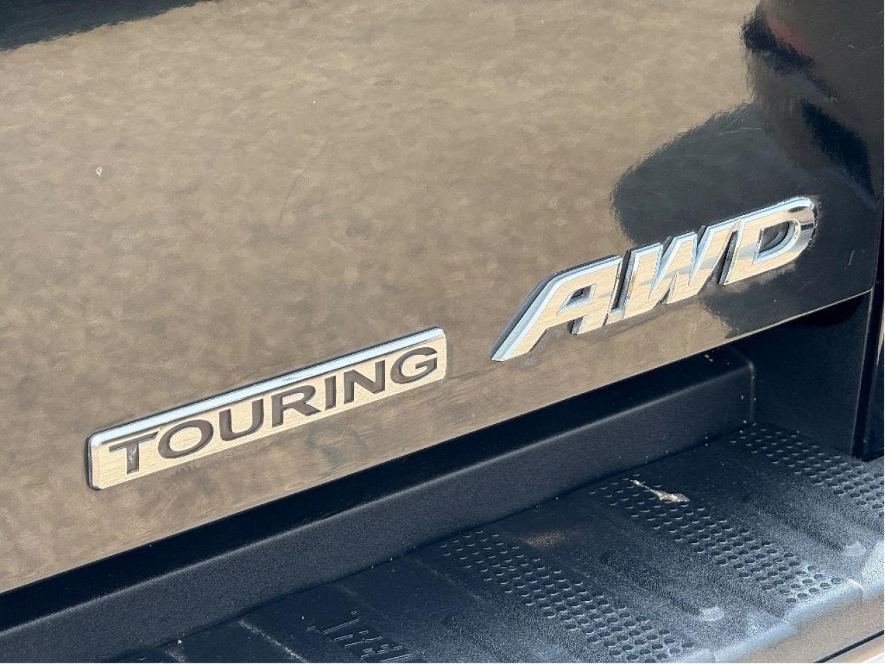 2017 Honda Ridgeline Touring CrewCab FullyLoaded DriveAssistPack LowKMs Photo4