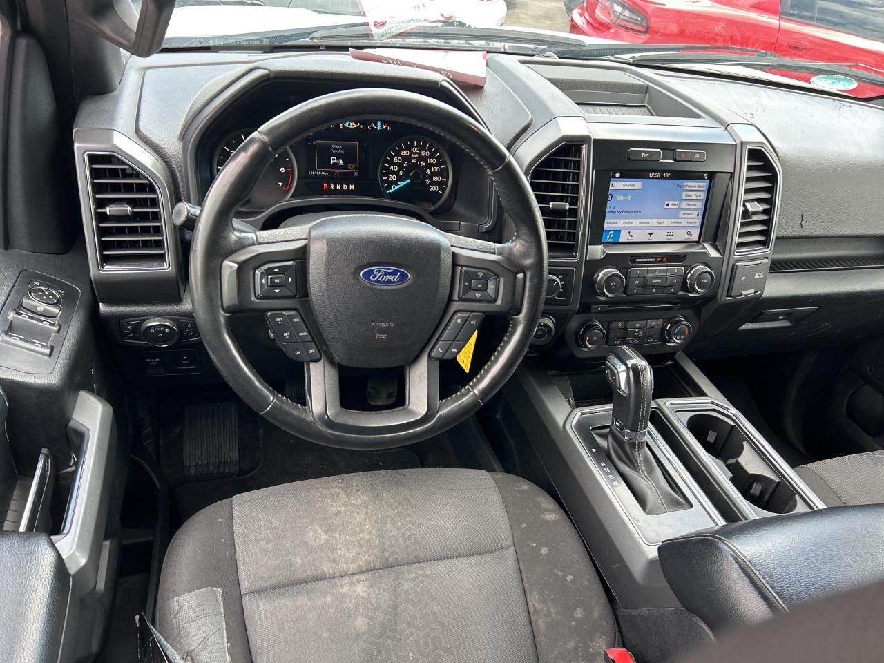 2018 Ford F-150 XLT, CLEAN CARFAX, 4X4, BACK UP CAMERA! Photo