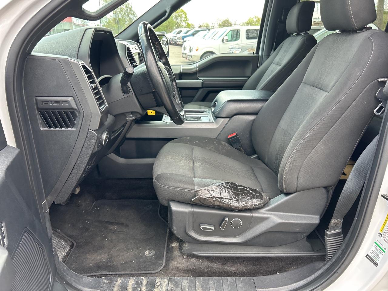 2018 Ford F-150 XLT, CLEAN CARFAX, 4X4, BACK UP CAMERA! Photo