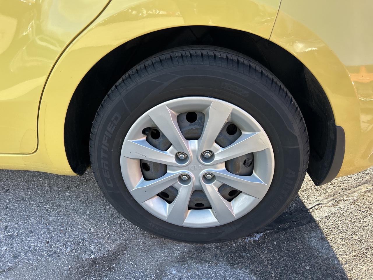 2016 Kia Rio LX, HATCH BACK, AUTOMATIC, BLUETOOTH! Photo