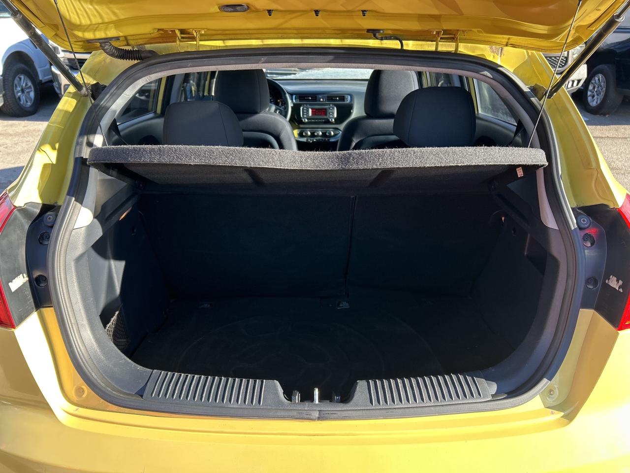 2016 Kia Rio LX, HATCH BACK, AUTOMATIC, BLUETOOTH! Photo