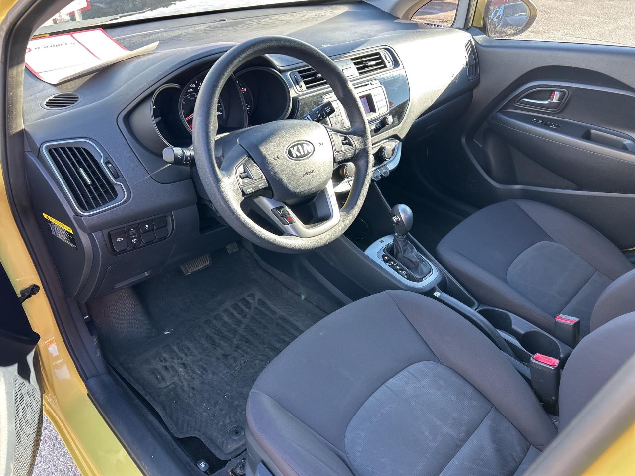 2016 Kia Rio LX, HATCH BACK, AUTOMATIC, BLUETOOTH! Photo