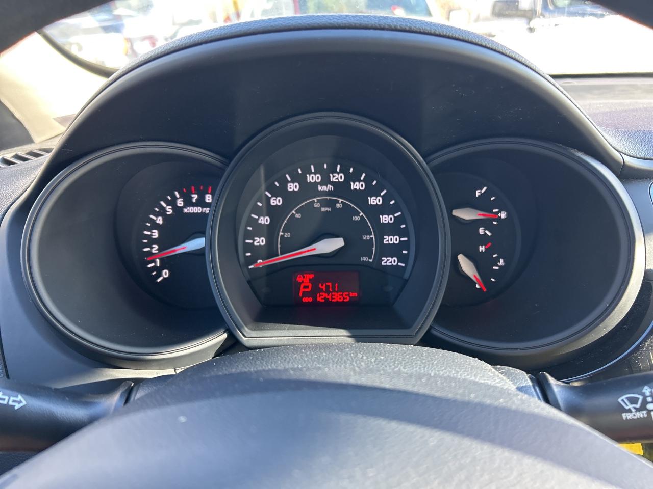 2016 Kia Rio LX, HATCH BACK, AUTOMATIC, BLUETOOTH! Photo