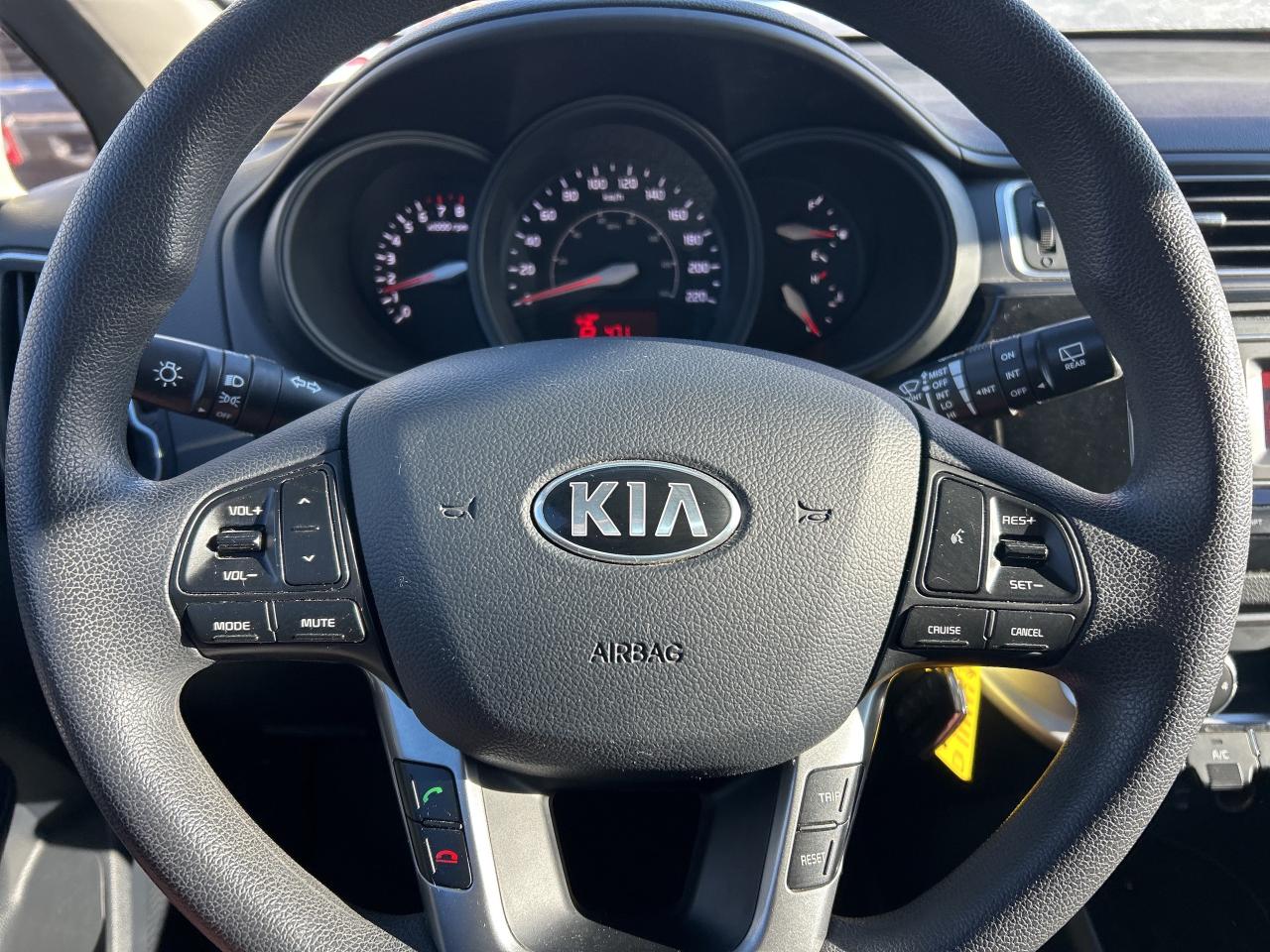 2016 Kia Rio LX, HATCH BACK, AUTOMATIC, BLUETOOTH! Photo