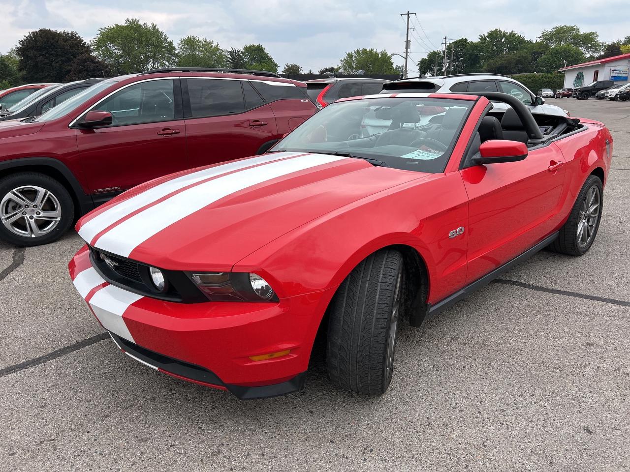 2012 Ford Mustang GT, 5 L, CLEAN CARFAX, CONVERTIBLE WITH LOW KM'S! Photo