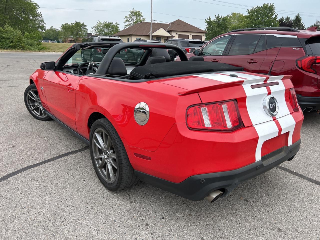 2012 Ford Mustang GT, 5 L, CLEAN CARFAX, CONVERTIBLE WITH LOW KM'S! Photo
