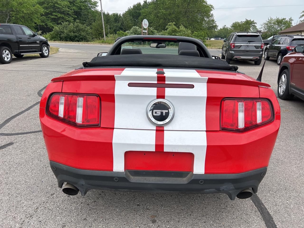 2012 Ford Mustang GT, 5 L, CLEAN CARFAX, CONVERTIBLE WITH LOW KM'S! Photo