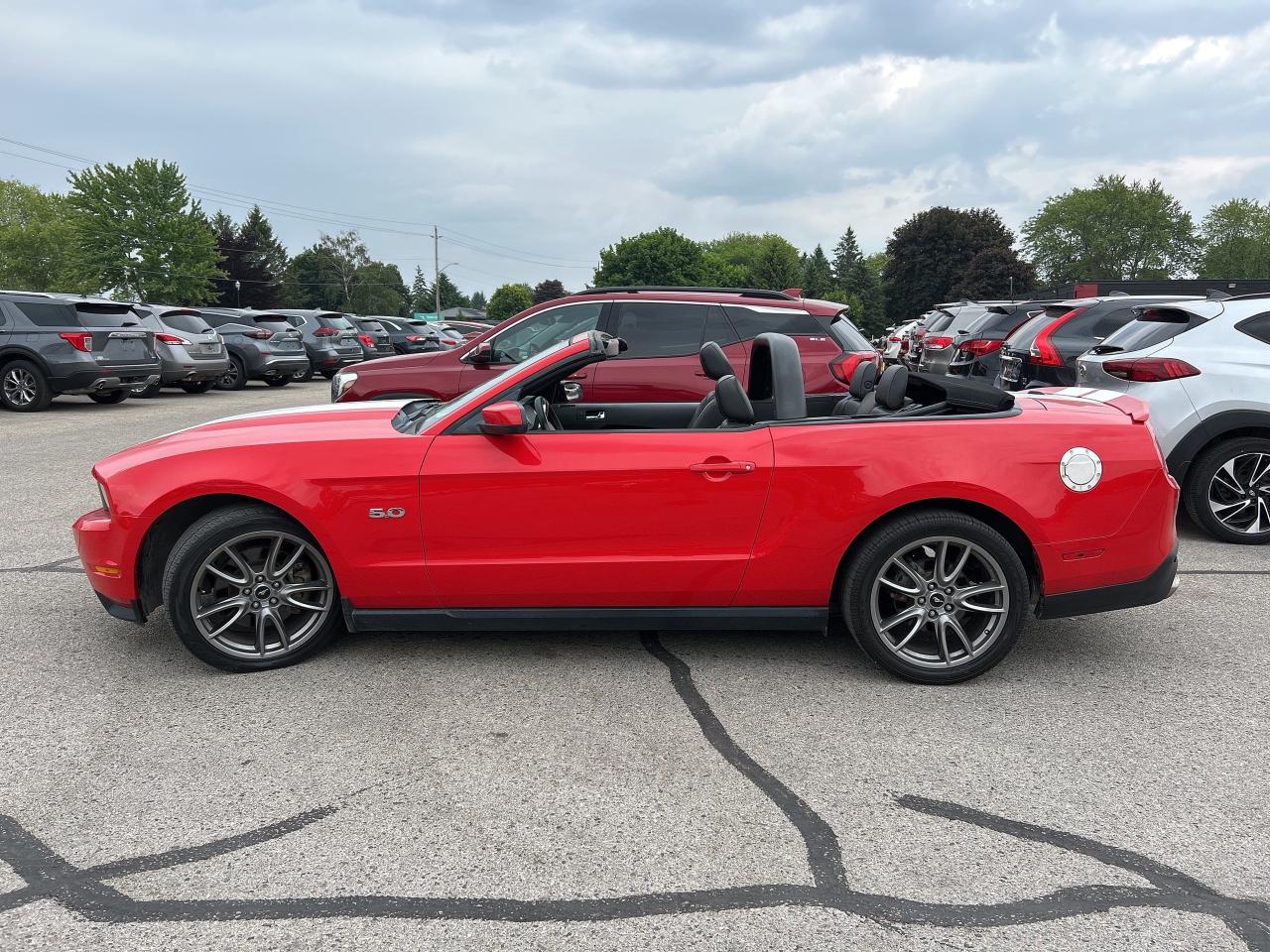 2012 Ford Mustang GT, 5 L, CLEAN CARFAX, CONVERTIBLE WITH LOW KM'S! Photo