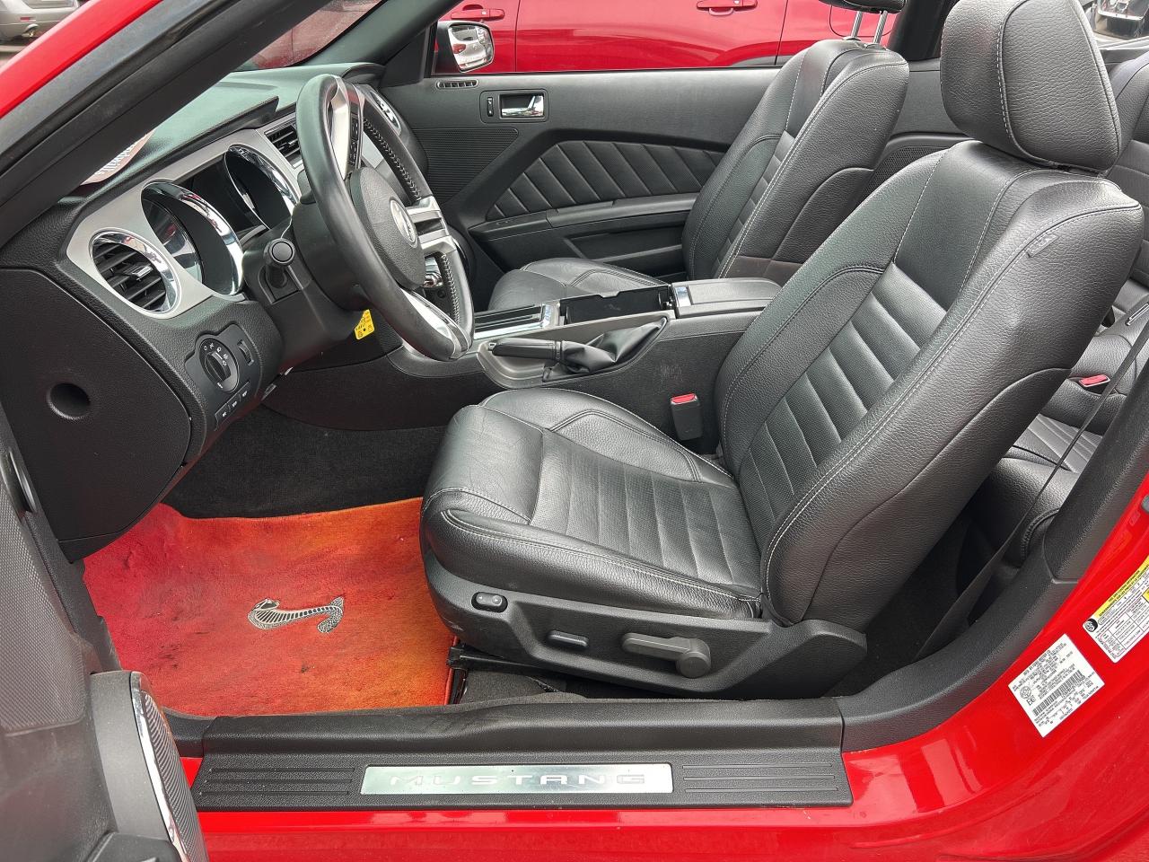 2012 Ford Mustang GT, 5 L, CLEAN CARFAX, CONVERTIBLE WITH LOW KM'S! Photo